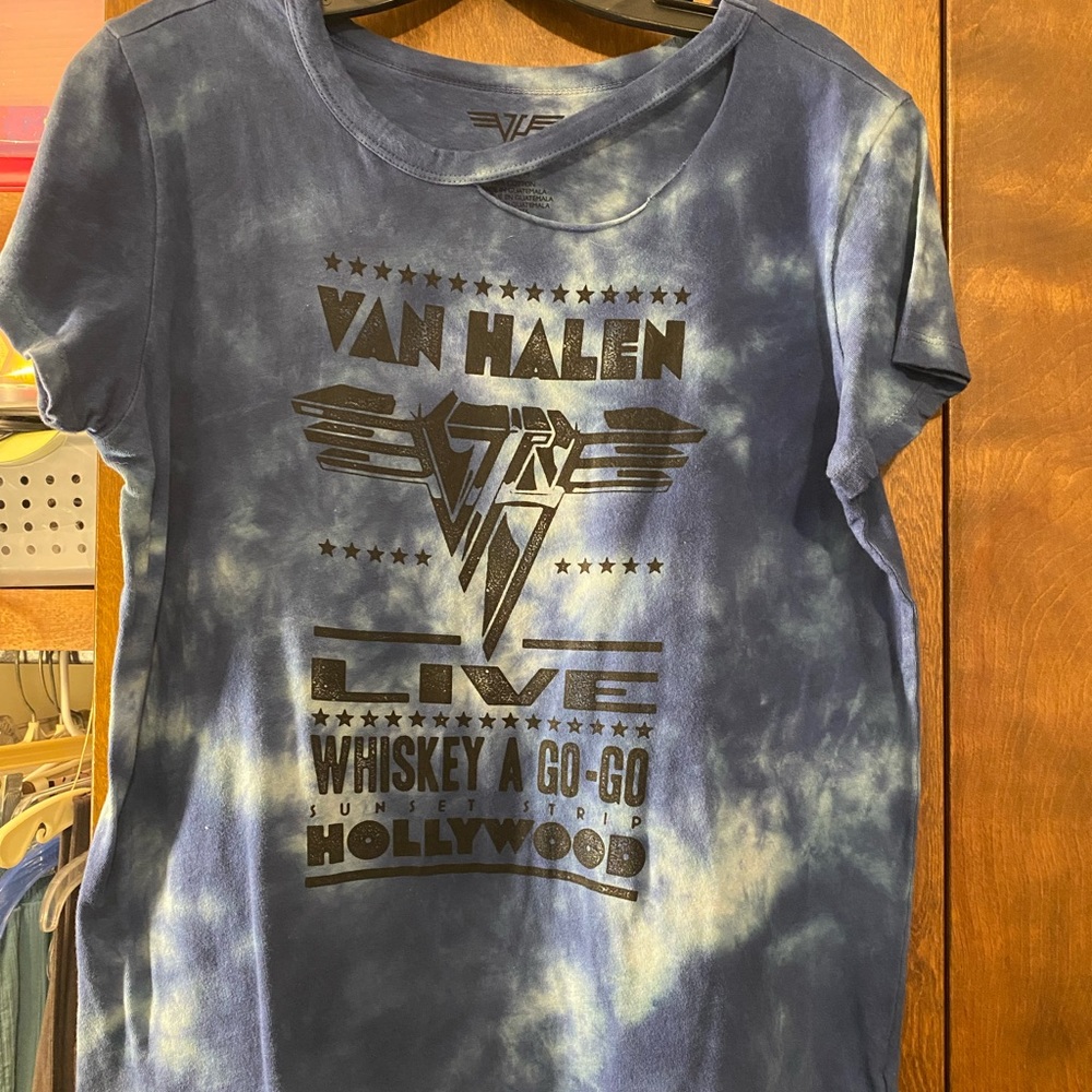 women’s tee
